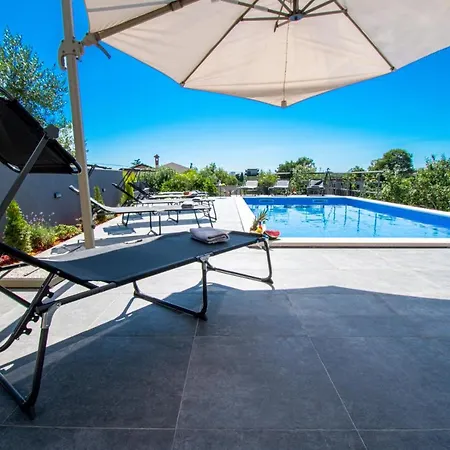 Villa La Perla Pula,kroatien - By Istrabook *