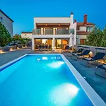 La Perla Pula,kroatien - By Istrabook Villa *